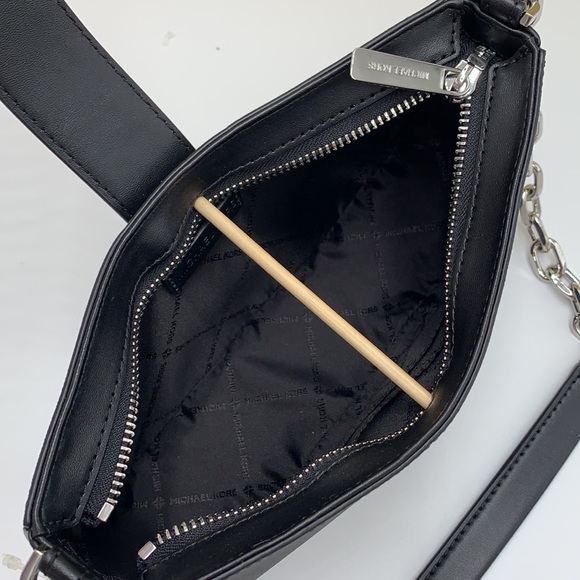 MICHAEL KORS
Carmen Small Shoulder
Pochette Bag
Black
NWT - Picture 11 of 16